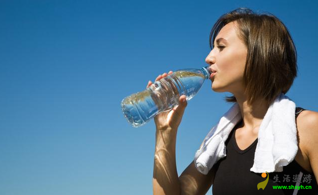 喝水过多过少对身体都有危害