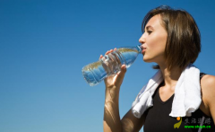 喝水过多过少对身体都有危害